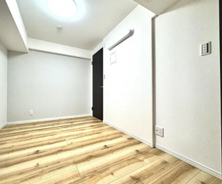 �m���@-